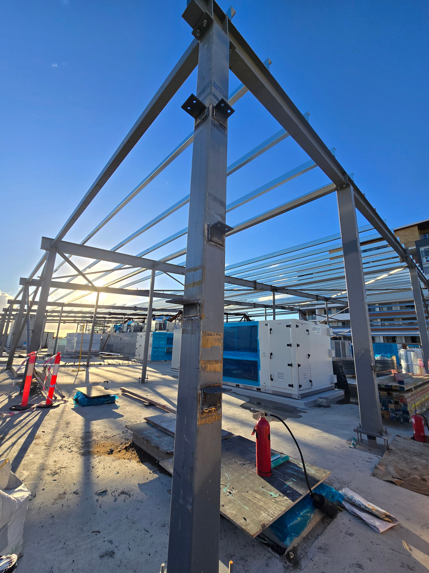 Structural steel platform supporting rooftop plant